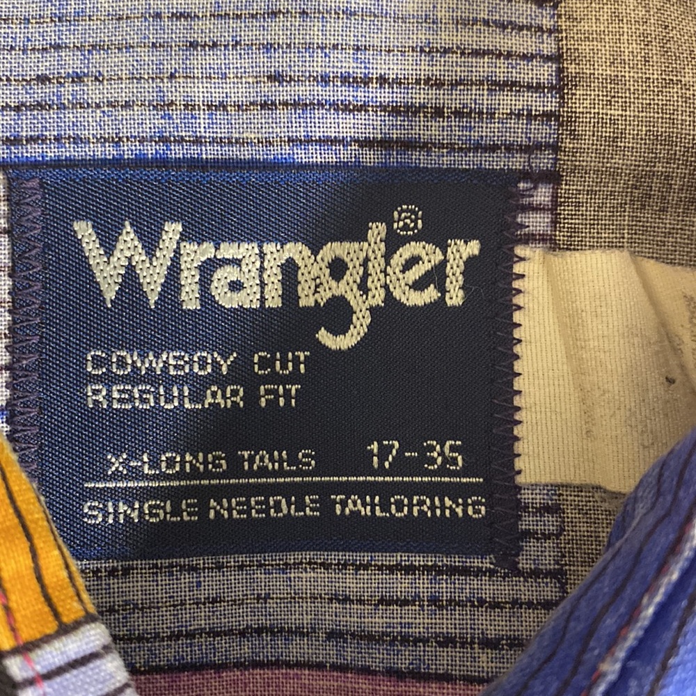 VTG WRANGLER Western Cowboy
Cut Aztec Shirt Size 17-35 XL Tails.
MADE IN‎ USA - Picture 11 of 11